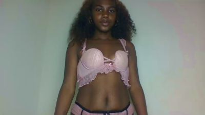 Tinny_Sexee live cam on Cam4