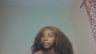 Tinny_Sexee live cam on Cam4