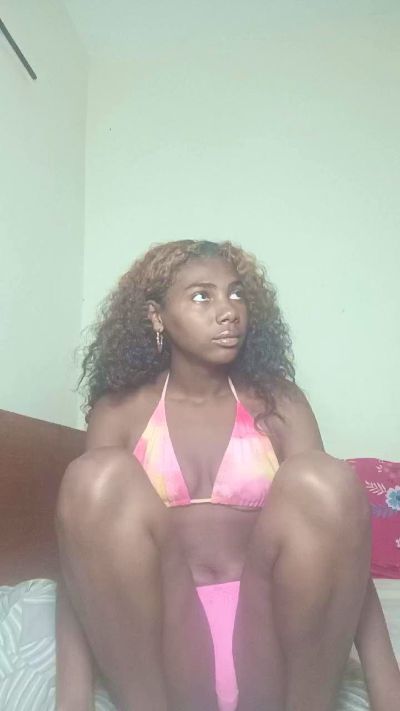 Tinny_Sexee live cam on Cam4