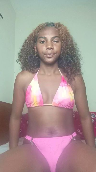 Tinny_Sexee live cam on Cam4