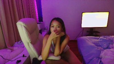 TinyLittleLisa live cam on Cam4