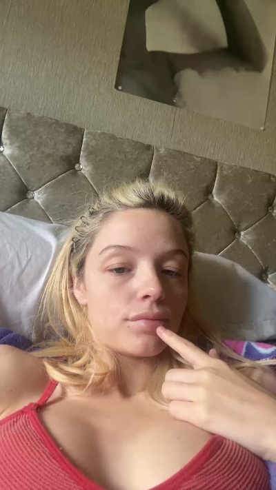 Tiny_lola live cam on Cam4