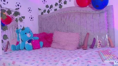 Tinyy_Star live cam on Cam4