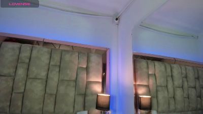 Titan_Moreno live cam on Cam4
