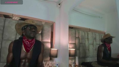 Titan_Moreno live cam on Cam4