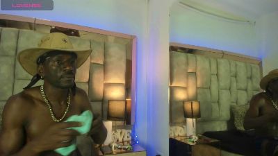 Titan_Moreno live cam on Cam4