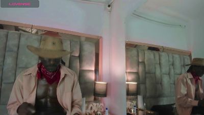 Titan_Moreno live cam on Cam4
