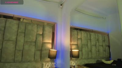 Titan_Moreno live cam on Cam4