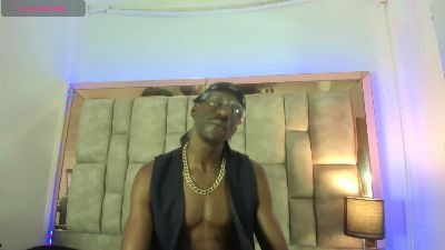 Titan_Moreno live cam on Cam4
