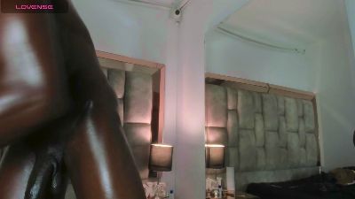 Titan_Moreno live cam on Cam4