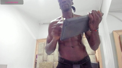Titan_Moreno live cam on Cam4
