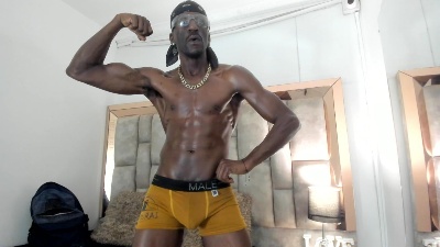 Titan_Moreno live cam on Cam4
