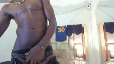 Titan_Moreno live cam on Cam4