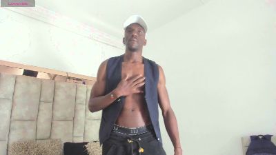 Titan_Moreno live cam on Cam4