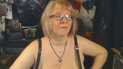 Titten_Luder live cam on Cam4