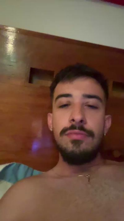 Tom00_ live male webcam from Argentina