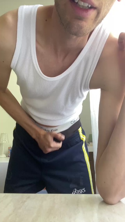 Tom_ita1 live cam on Cam4