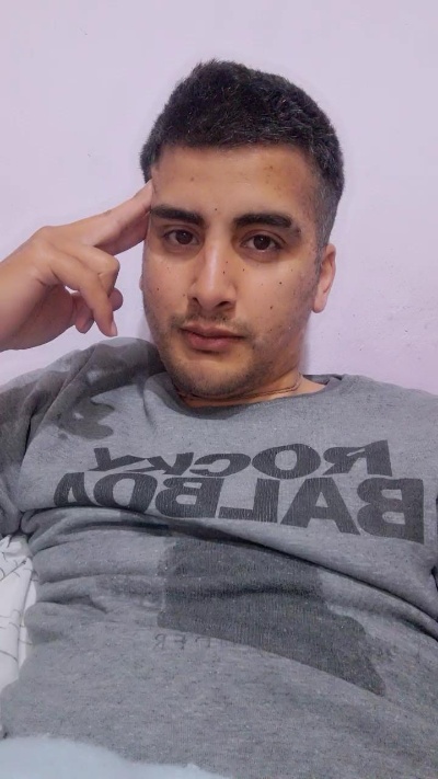 Tomas22000 live cam on Cam4