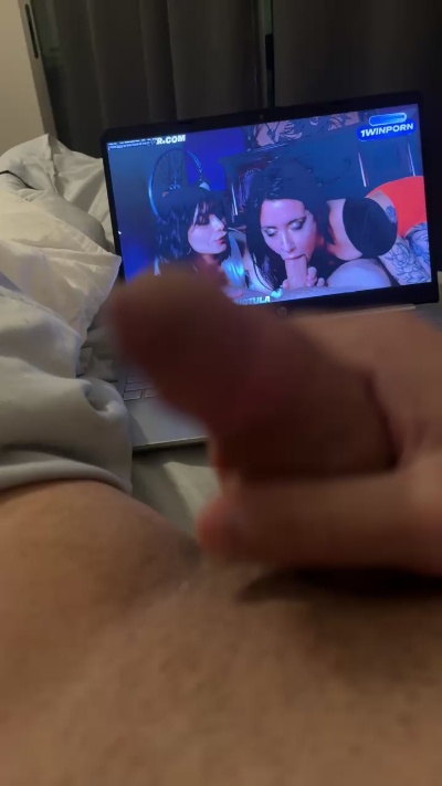 Tommm56 live cam on Cam4