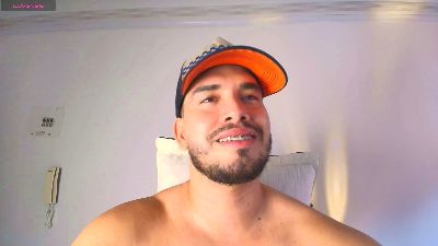 Tommy_John live cam on Cam4