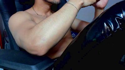 Tommy_bred live cam on Cam4