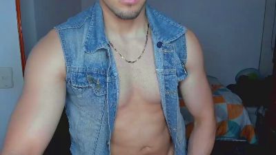 Tommy_bred live cam on Cam4
