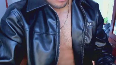 Tommy_bred live cam on Cam4