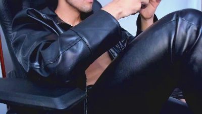 Tommy_bred live cam on Cam4