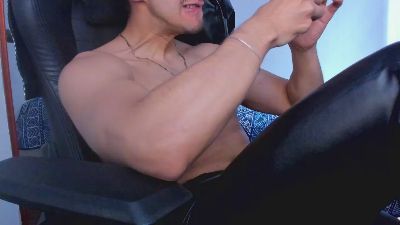 Tommy_bred live cam on Cam4