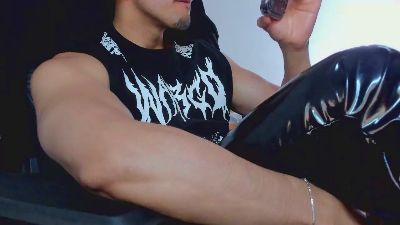 Tommy_bred live cam on Cam4