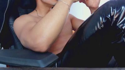 Tommy_bred live cam on Cam4