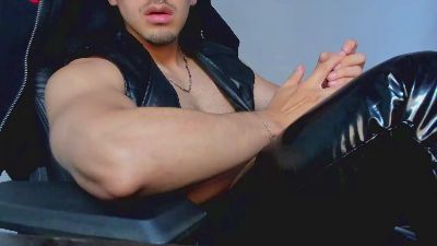 Tommy_bred live cam on Cam4