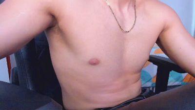 Tommy_bred live cam on Cam4