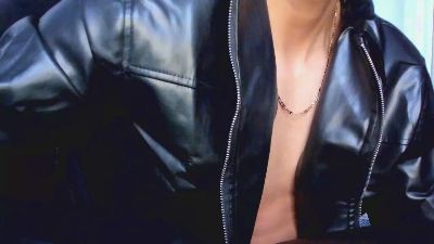 Tommy_bred live cam on Cam4
