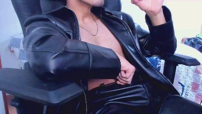 Tommy_bred live cam on Cam4