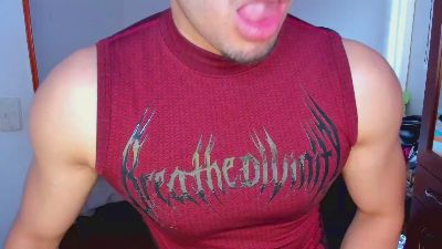 Tommy_bred live cam on Cam4