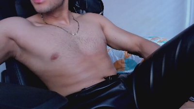 Tommy_bred live cam on Cam4