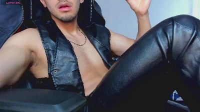 Tommy_bred live cam on Cam4