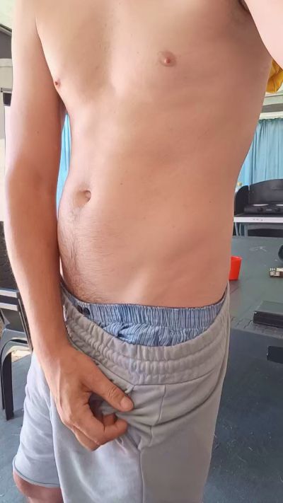 Tommybzh29 live cam on Cam4