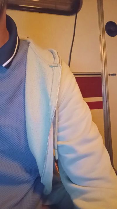 Tommybzh29 live cam on Cam4