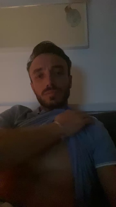 Tomtom74000 live cam on Cam4