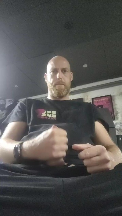 Tomtoyz live cam on Cam4