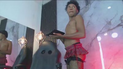 TonnySubmissive live cam on Cam4