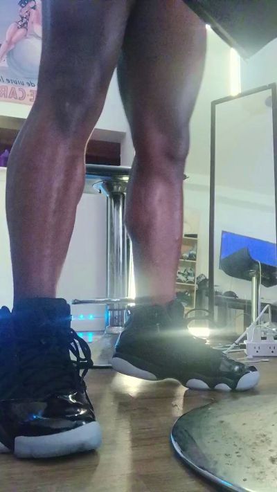 Tonypole83 live cam on Cam4