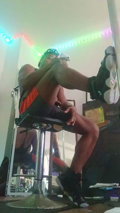 Tonypole83 live cam on Cam4