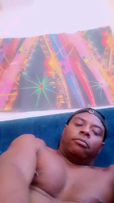 Tonypole83 live cam on Cam4