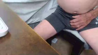 Toolie5719 live cam on Cam4