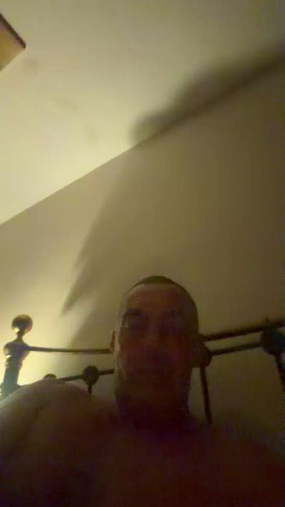 Touchless live cam on Cam4