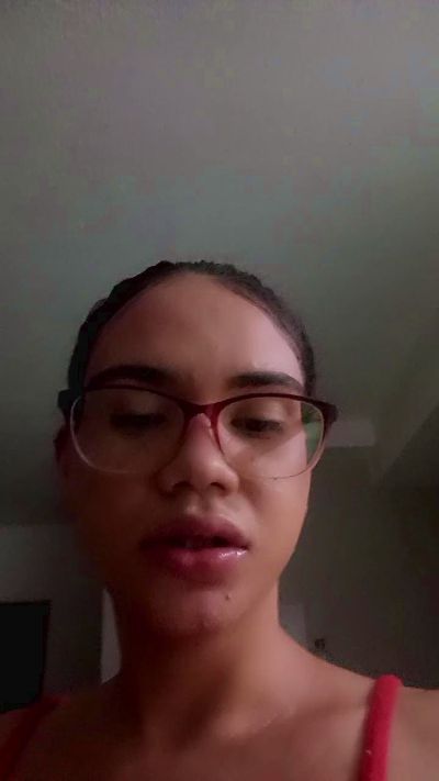 Transputinha83 live cam on Cam4