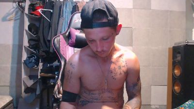 TrapMasterB live cam on Cam4